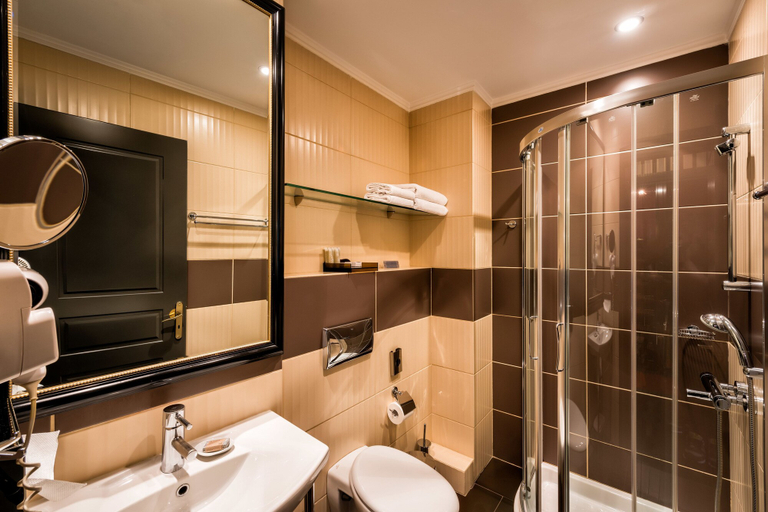 Bathroom 5, Maison Grecque, West Greece