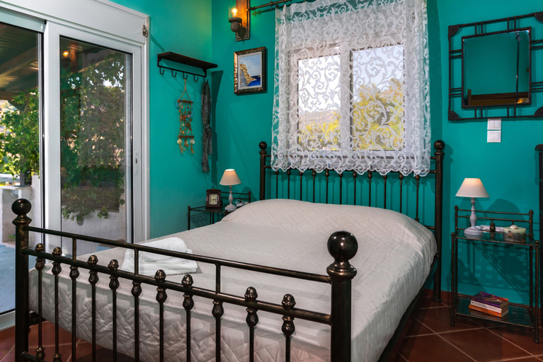 Room 2, Saronic Seafront, Attica
