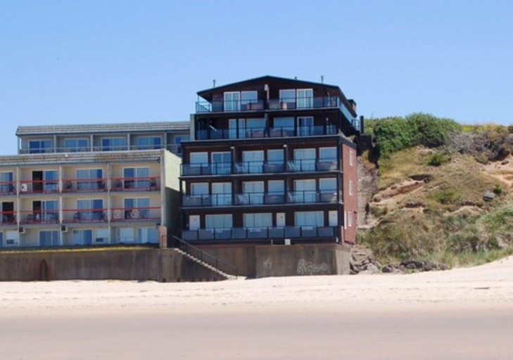 Exterior & Views 2, Beachfront Manor Hotel, Lincoln