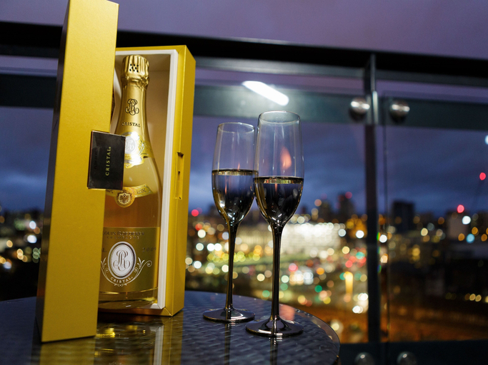 Food & Drinks, Live in Leeds Sky Penthouse, Leeds