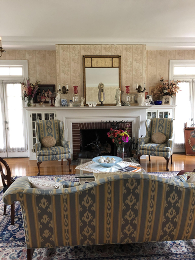 Food & Drinks 5, Angie's B&B, New Hanover