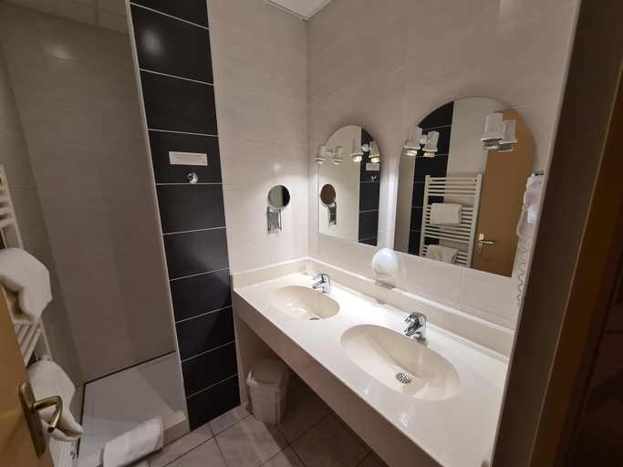 Bathroom 3, Hostellerie du Cantal, Cantal