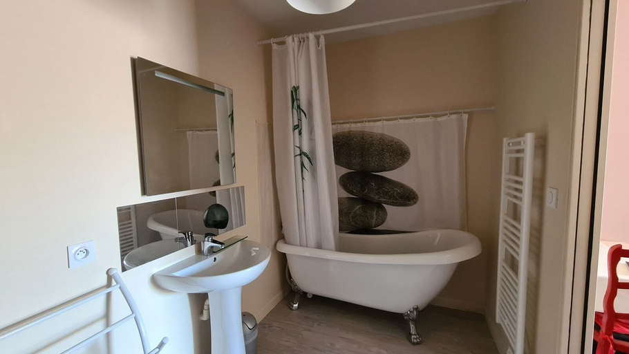 Bathroom 4, Hotel Alysa, Deux-Sèvres