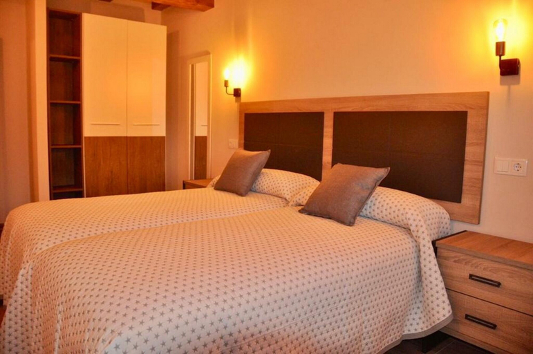 Bedroom 2, Apartamentos la Ventana de Mogrovejo, Cantabria