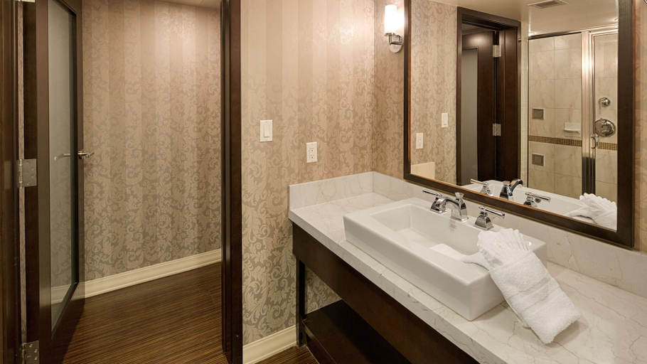 Bathroom 4, Best Western Plus Port O'Call Hotel, Division No. 6