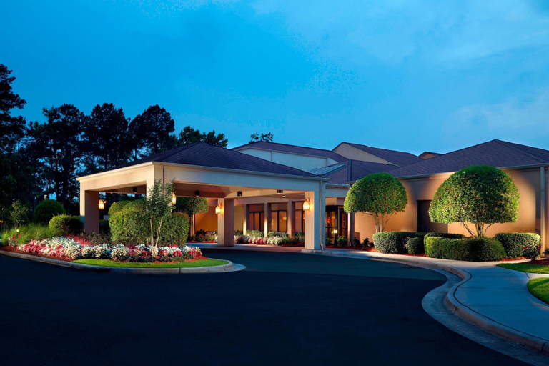 Exterior & Views 2, Courtyard by Marriott Savannah Midtown, Chatham