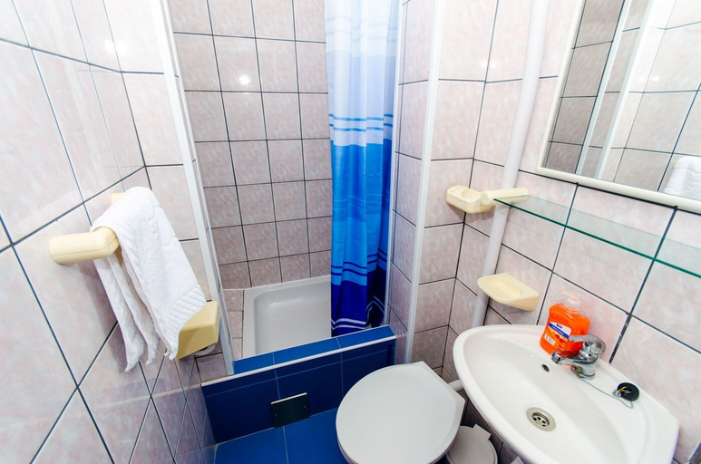 Bathroom 4, Balote, Okrug