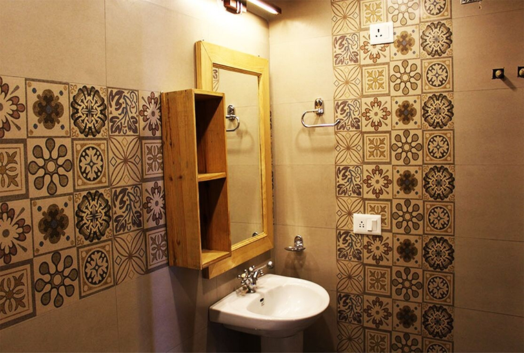 Bathroom 4, Jharipani Castle, Dehradun