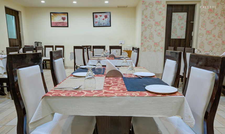 Food & Drinks 5, Hotel Amrit Manthan, Chittaurgarh
