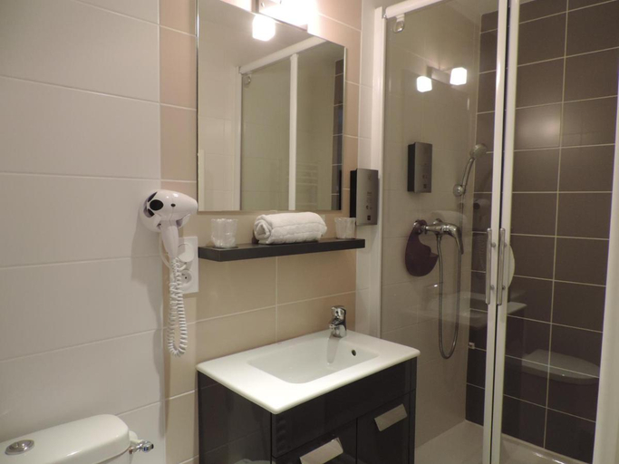 Bathroom, Logis Hotel Le Cadoudal, Morbihan