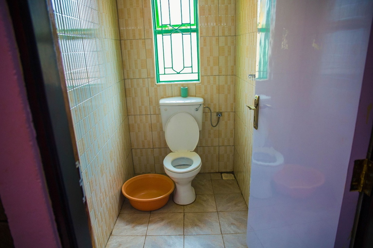 Bathroom 3, Kenthill Guest House, Jinja