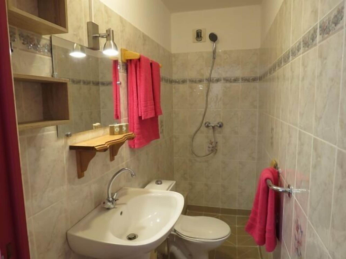 Bathroom 5, Cafe Restaurant Meuble de Tourisme, Lozère