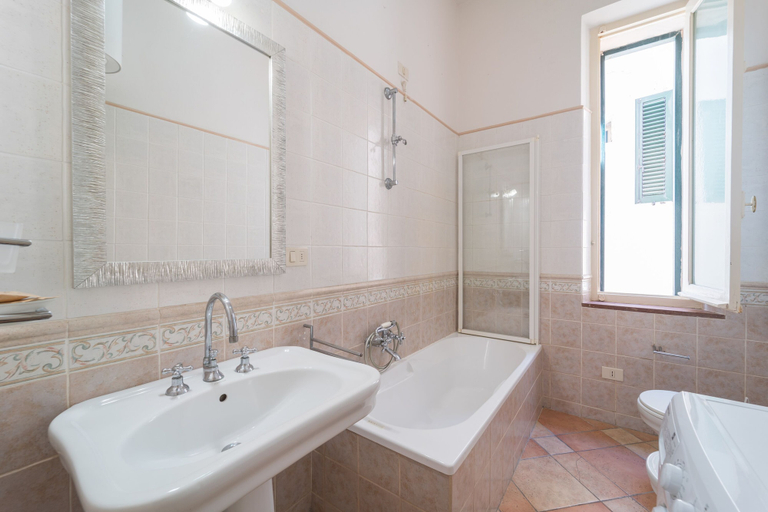 Bathroom 3, Alghero Seaview Apt, Sassari