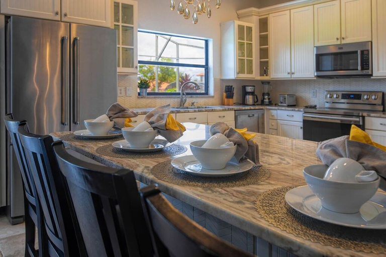 Others 5, High Grove 5 Bedrooms & Private Pool, Lake