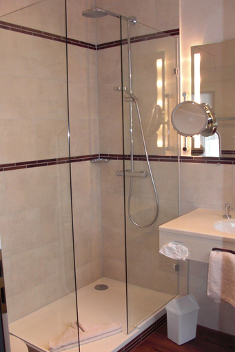 Bathroom 5, Hotel Strandvilla Janine, Leer