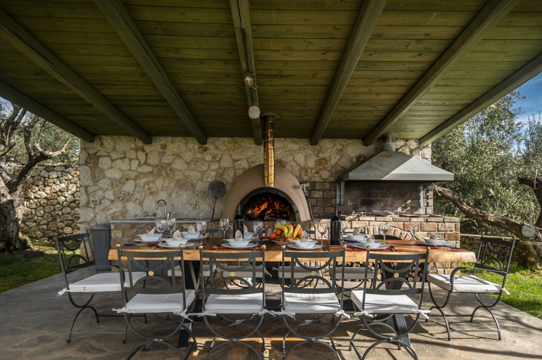 Food & Drinks, Kastraki Epavlis, Ionian Islands