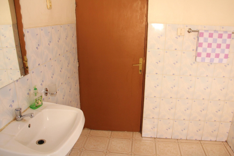 Bathroom 3, Joy Guesthouse, Kicukiro