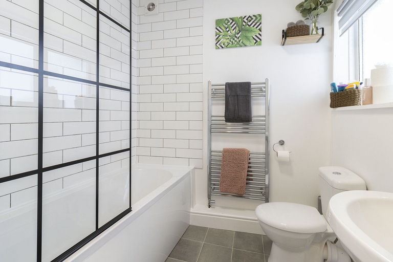 Bathroom, City Gate Garden Lodge, Devon