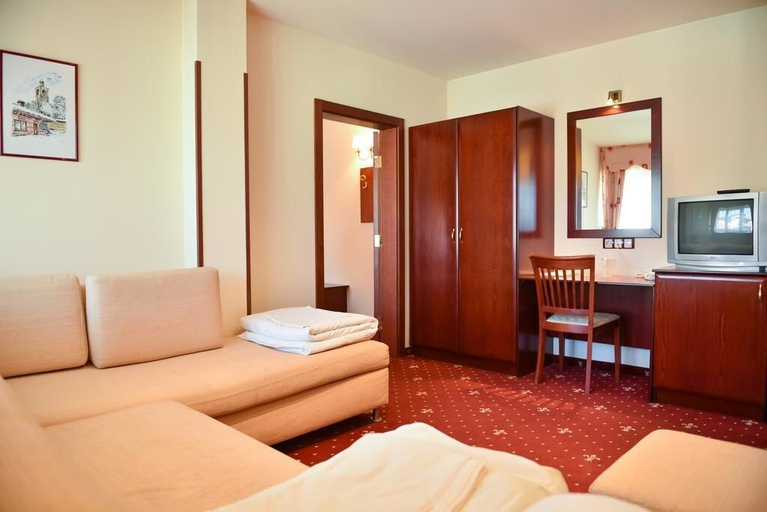Bedroom 3, Club Hotel Martin, Bansko