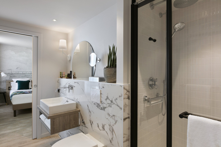 Bathroom 5, Citadines Confluent Nantes, Loire-Atlantique