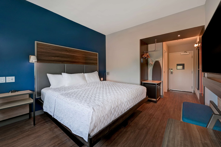 Bedroom 3, Tru by Hilton Mooresville, Iredell