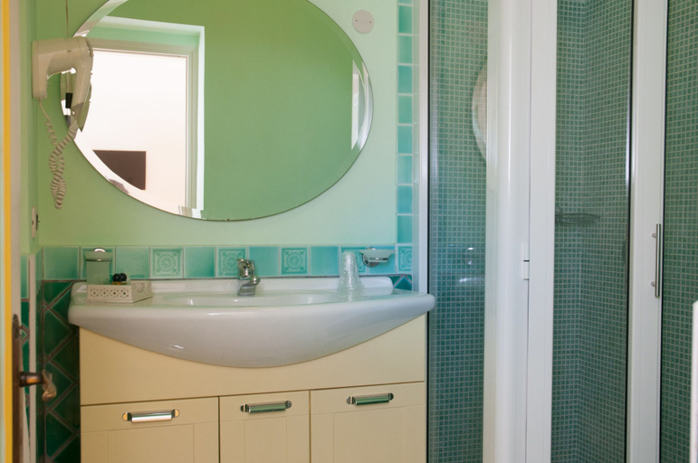 Bathroom 4, Hotel Villa Bianca, Napoli