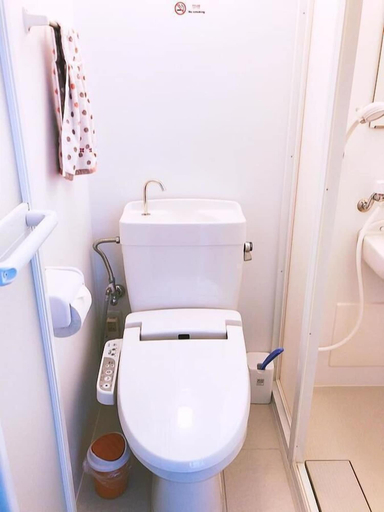 Bathroom 2, Osaka Sinsei Guest House, Osaka