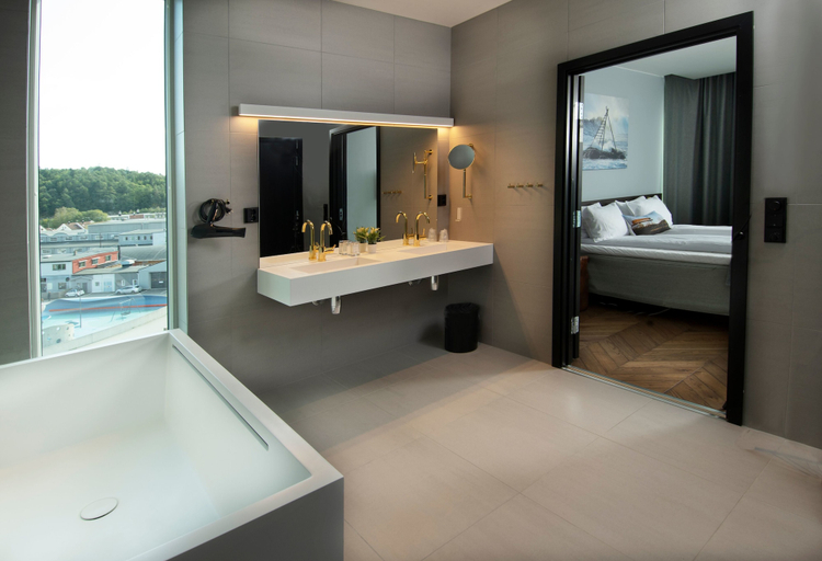 Bathroom 5, Mandal Hotel, Mandal