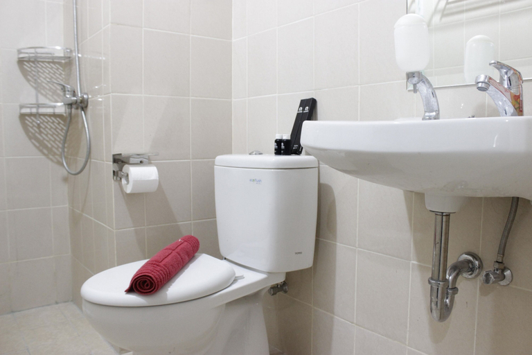 Bathroom 2, Modern Chic 2BR Apartment Parahyangan Residence near UNPAR, Bandung