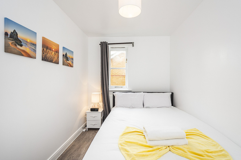 Bedroom 3, Modern 2 Bedroom Lewisham Apartment, London