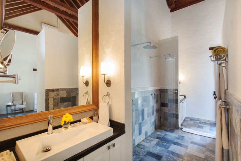 Bathroom 5, Hotel Boutique Casa del Coliseo, Cartagena de Indias