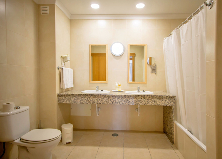 Bathroom 4, Aqua Mar Albufeira, Albufeira