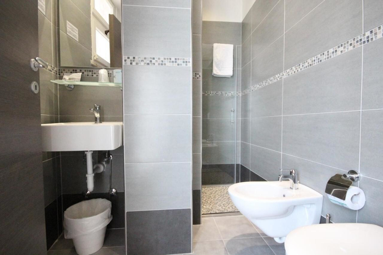 Bathroom 3, Hotel Merkury, Rimini