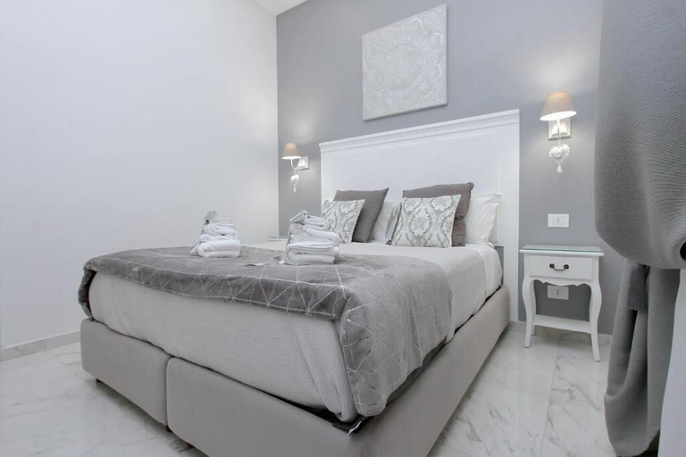 Bedroom 3, Roman Holiday Colosseo, Rome