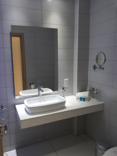 Bathroom 4, Vrissaki Beach Hotel