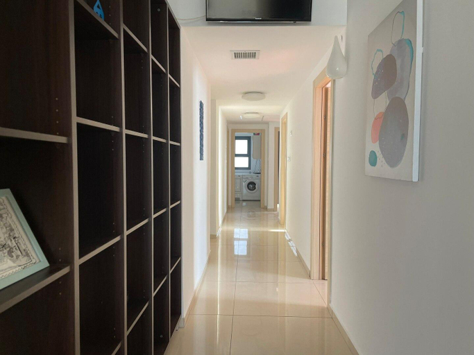 Others 5, Jacuzzi Penthouse with Sea View in Natanya