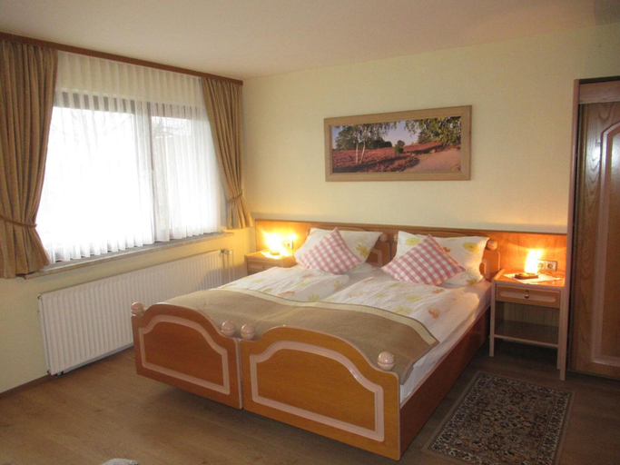 Bedroom 3, Land-gut-hotel Landhaus Heidehof, Lüchow-Dannenberg