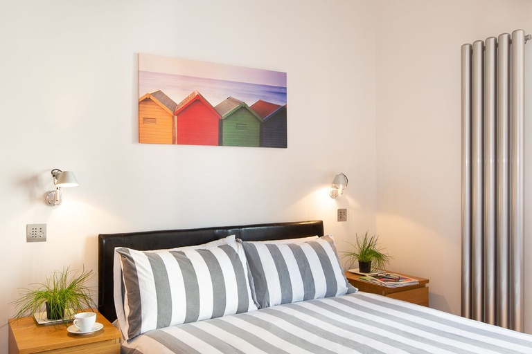Bedroom 2, HomefromHolme St Peters Mews, Hertfordshire