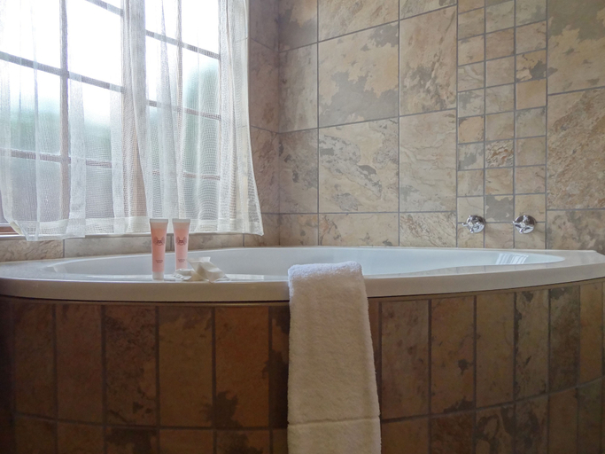 Bathroom 3, Ruth Avenue Guest House, Ekurhuleni