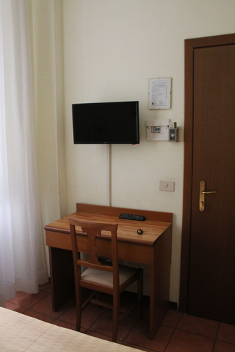 Others 4, Hotel Pomezia, Rome