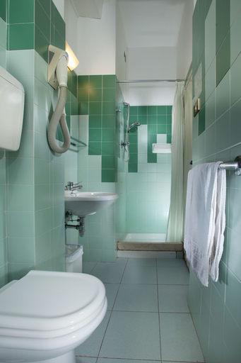 Bathroom 3, Columbia, Ravenna