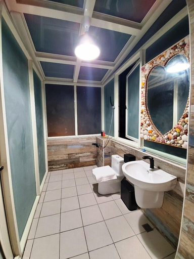 Bathroom 3, Hanji Yutou B&B, Penghu