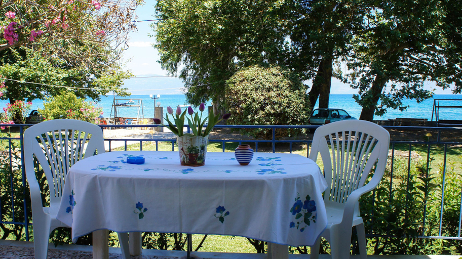 Food & Drinks 4, Skourtis Apartments, West Greece