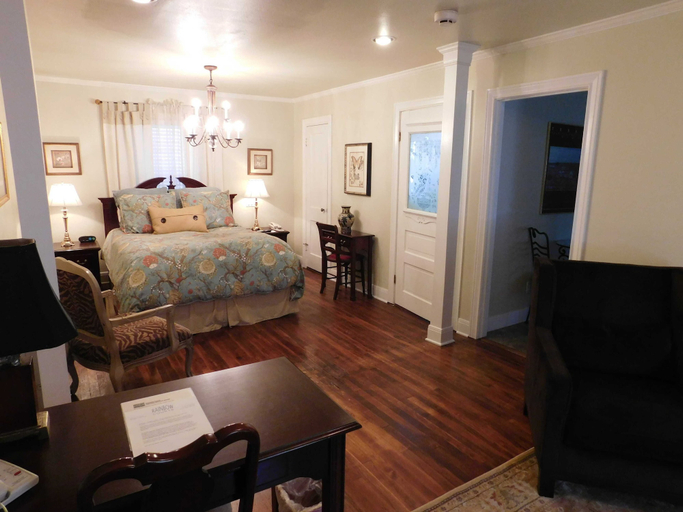 Bedroom 1, Rainbow Courts Motel, Milam