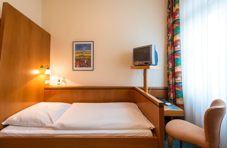 Bedroom 4, Hotel Eisbach, Westerwaldkreis