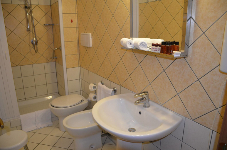 Bathroom 3, Hotel Residence Domus, Cosenza