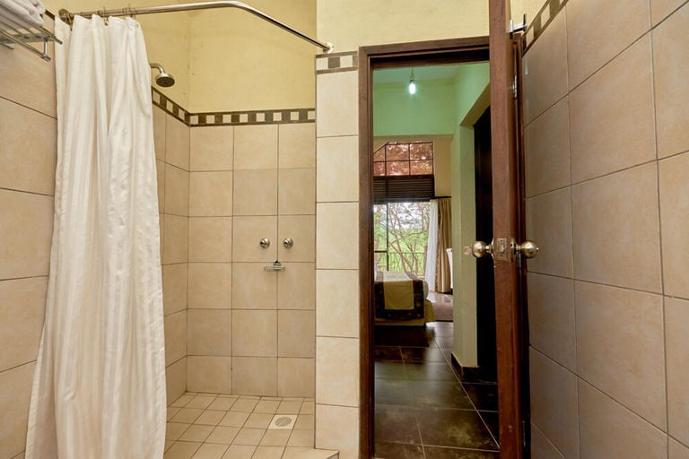 Bathroom 3, Sagana Getaway, Maragwa
