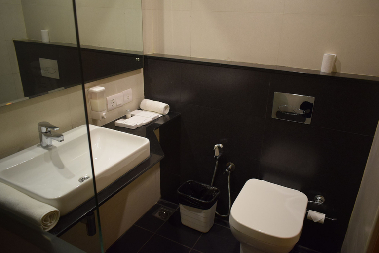 Bathroom 4, Starlit Suites Kochi, Ernakulam
