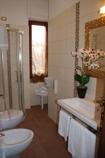 Bathroom 4, Hotel Michela, Massa Carrara
