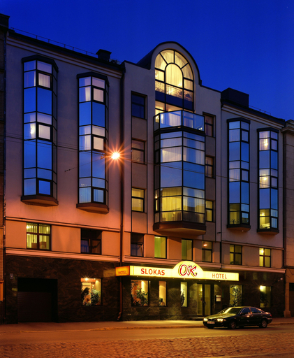 Exterior & Views